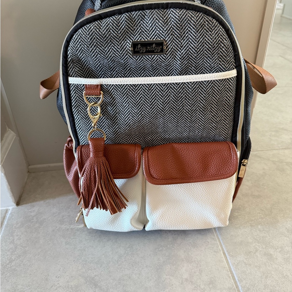 Stylish Herringbone Backpack With Brown Accents - image 1